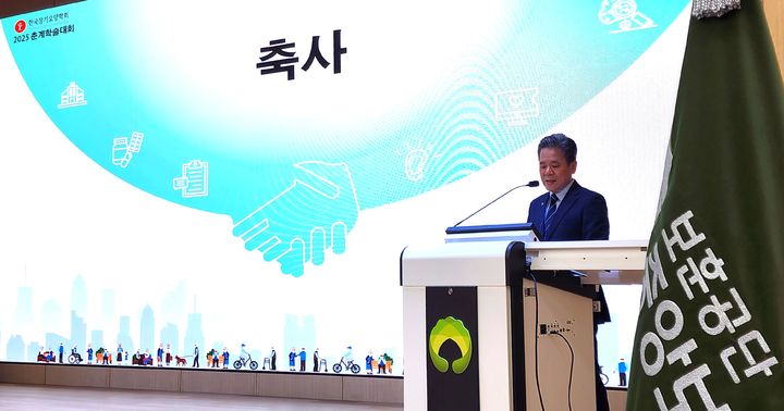 한국장기요양학회 춘계학술대회서 축사하는 신현석 보훈공단 사업이사. *재판매 및 DB 금지