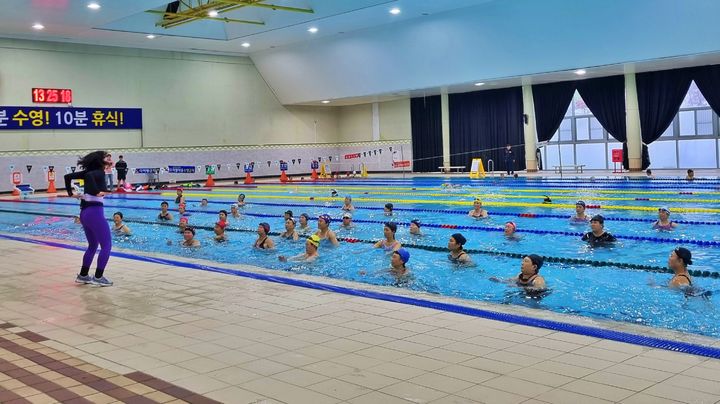 [전주=뉴시스] 전북 전주덕진수영장 아쿠아로빅 강습 모습. (사진=뉴시스 DB). photo@newsis.com&nbsp; *재판매 및 DB 금지