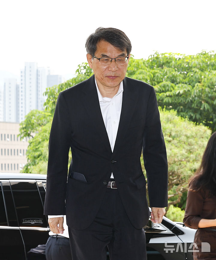 [과천=뉴시스] 김근수 기자 = 노태악 중앙선거관리위원회 위원장이 30일 경기 과천 중앙선거관리위원회 청사 안으로 들어가고 있다. 2025.05.30. ks@newsis.com