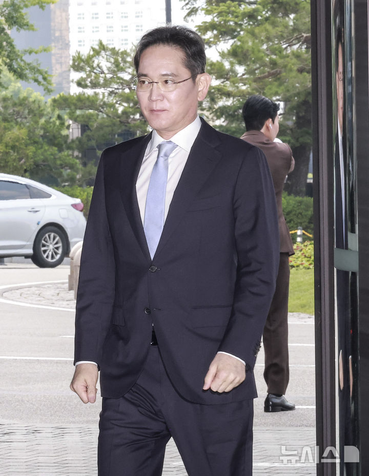 [서울=뉴시스] 정병혁 기자 = 이재용 삼성전자 회장이 30일 서울 중구 신라호텔에서 열린 2025년 삼성호암상 시상식에 참석하고 있다. 2025.05.30. jhope@newsis.com