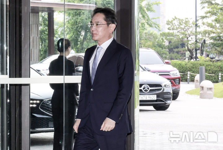 [서울=뉴시스] 정병혁 기자 = 이재용 삼성전자 회장이 30일 서울 중구 신라호텔에서 열린 2025년 삼성호암상 시상식에 참석하고 있다. 2025.05.30. jhope@newsis.com