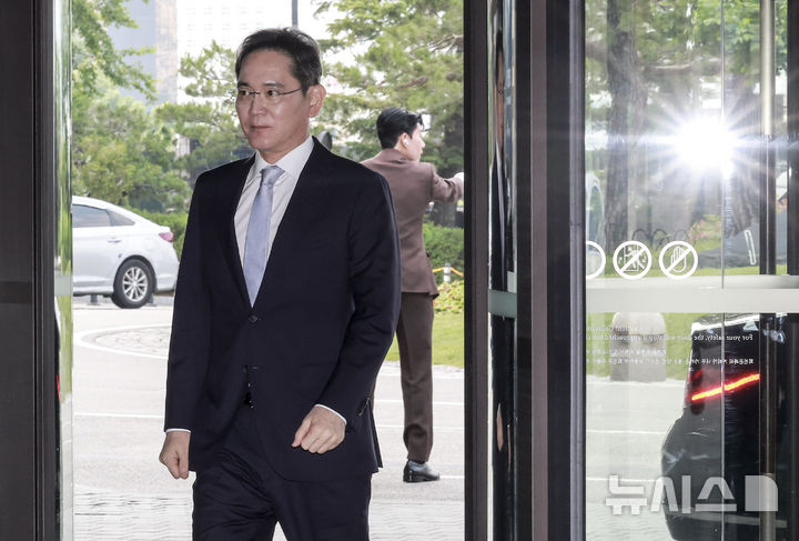 [서울=뉴시스] 정병혁 기자 = 이재용 삼성전자 회장이 30일 서울 중구 신라호텔에서 열린 2025년 삼성호암상 시상식에 참석하고 있다. 2025.05.30. jhope@newsis.com