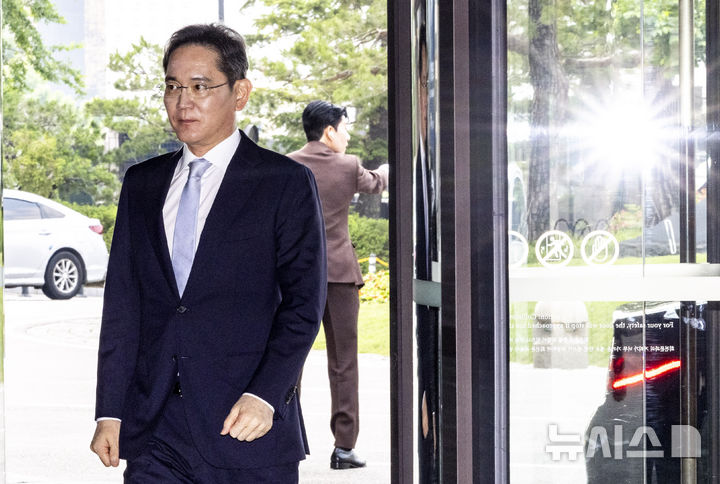 [서울=뉴시스] 정병혁 기자 = 이재용 삼성전자 회장이 30일 서울 중구 신라호텔에서 열린 2025년 삼성호암상 시상식에 참석하고 있다. 2025.05.30. jhope@newsis.com