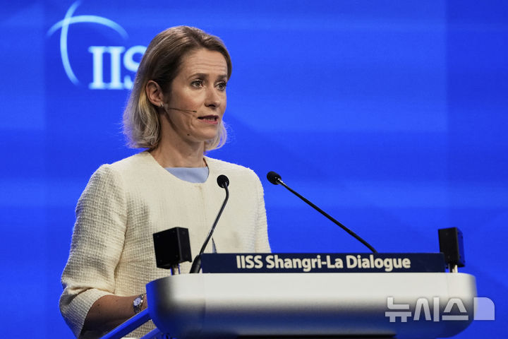 [싱가포르=AP/뉴시스] ﻿﻿카야 칼라스 유럽연합(EU) 외교안보 고위대표가 미국이 이스라엘과 이란 간 무력 충돌에 직접 개입하는 것에 반대한다는 입장을 공식적으로 밝혔다. 사진은 칼라스 대표가 지난달 31일 싱가포르에서 열린 제22차 아시아 안보 회의(샹그릴라 대화)에서 기조 연설하는 모습. 2025.06.18