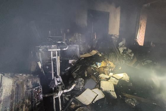 [진주=뉴시스]진주 신안동 주택 화재.(사진=경남소방본부 제공).2025.05.31.photo@newsis.com *재판매 및 DB 금지