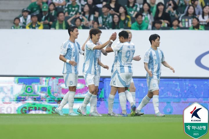 [서울=뉴시스]K리그1 울산 이청용 선제골. (사진=한국프로축구연맹 제공)