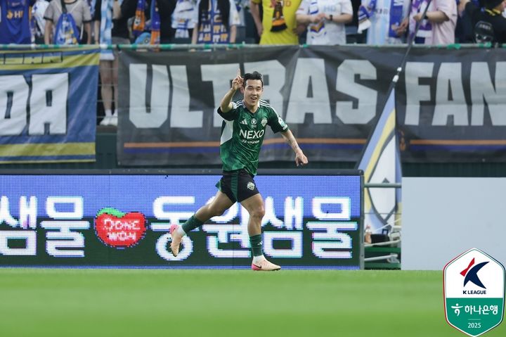 [서울=뉴시스]K리그1 전북 송민규 동점골. (사진=한국프로축구연맹 제공)