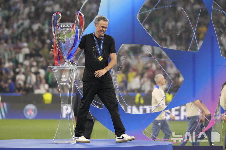 [뮌헨=AP/뉴시스] 프랑스 프로축구 리그앙 파리 생제르맹(PSG)의 루이스 엔리케 감독. 2025.05.31.