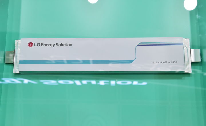 [서울=뉴시스] LG에너지솔루션 ESS용 LFP 롱셀 배터리. (사진=LG에너지솔루션 제공) photo@newsis.com *재판매 및 DB 금지