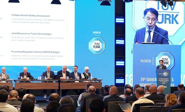 [서울=뉴시스] 지난달 6일 튀르키예 이스탄불에서 개최된 국제자동차검사위원회(CITA) 24th 총회에서 TS 첨단자동차검사연구센터장이 아시아·오스트랄라시아 활동 계획을 발표하고 있는 모습. (사진=한국교통안전공단 제공) 2025.06.01. photo@newsis.com *재판매 및 DB 금지