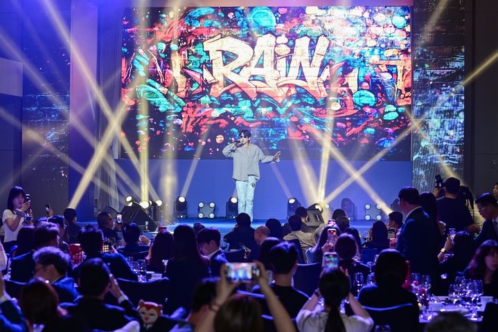 '런더너 그랜드 – 마카오 쇼케이스 2025'의 '갈라 디너' 중 한류스타 비 공연 *재판매 및 DB 금지