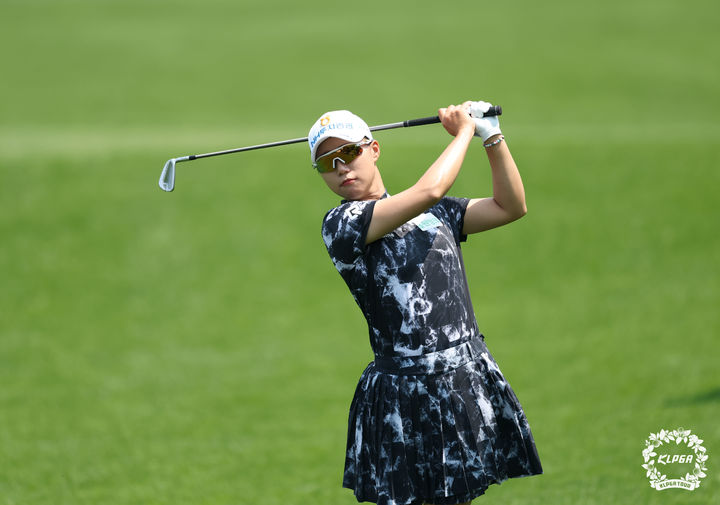 [서울=뉴시스] 한국여자프로골프(KLPGA) 투어 Sh수협은행 MBN 여자오픈에서 우승한 정윤지. (사진=KLPGA 제공) *재판매 및 DB 금지