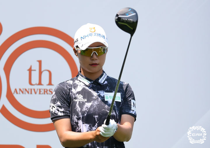 [서울=뉴시스] 한국여자프로골프(KLPGA) 투어 Sh수협은행 MBN 여자오픈에서 우승한 정윤지. (사진=KLPGA 제공) *재판매 및 DB 금지