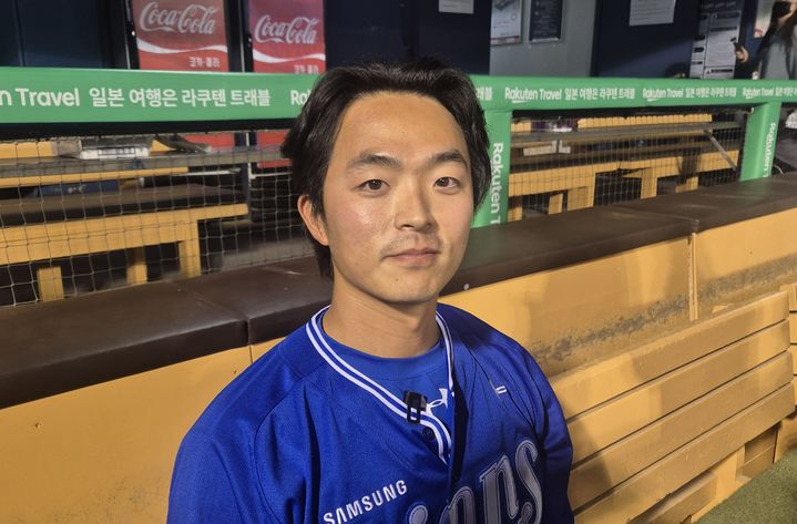 [서울=뉴시스] 문채현 기자 = 프로야구 삼성 라이온즈 김태훈이 1일 서울 잠실구장에서 열린 2025 신한 쏠뱅크 KBO리그 LG 트윈스와의 경기에서 승리한 뒤 취재진과 인터뷰를 하고 있다. 2025.06.01. dal@newsis.com *재판매 및 DB 금지