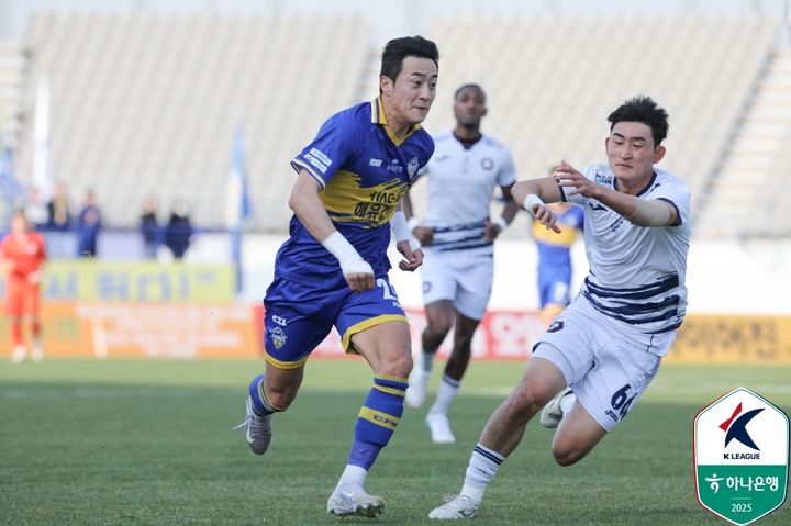 [서울=뉴시스] 프로축구 K리그2 충남아산FC의 박종민. (사진=한국프로축구연맹 제공)