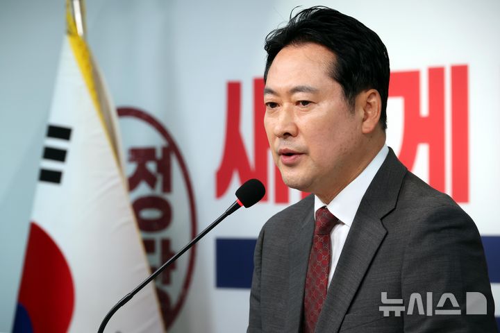 [서울=뉴시스] 조성봉 기자 = 장동혁 국민의힘 중앙선거대책위원회 종합상황실장이 1일 오전 서울 여의도 중앙당사에서 열린 긴급 현안 기자회견에서 발언을 하고 있다. 2025.06.01. suncho21@newsis.com 