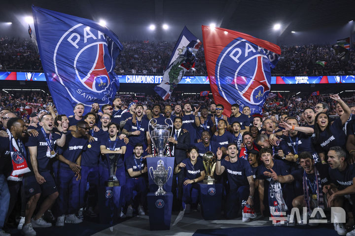 [파리=AP/뉴시스]PSG, UCL 우승 축하 파티. 2025.06.01.
