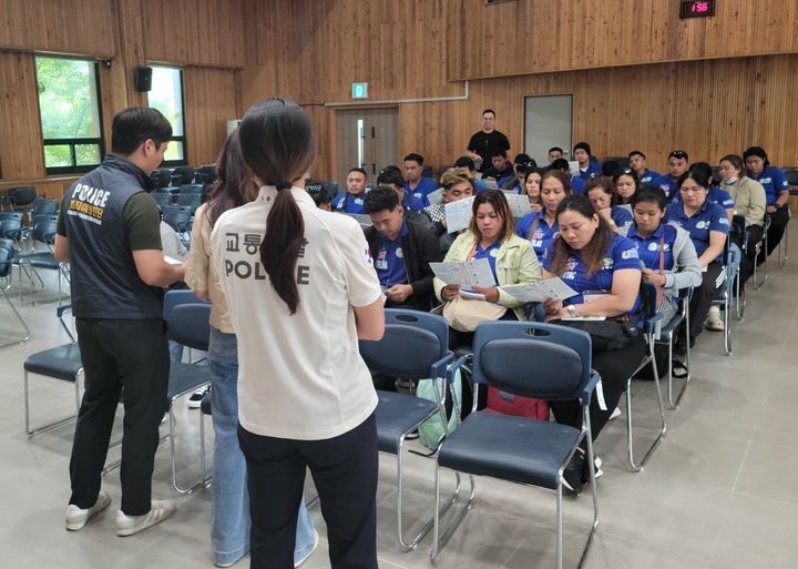 [상주=뉴시스] 외국인 근로자 범죄예방교실. (사진=상주경찰서 제공) 2025.06.02 photo@newsis.com *재판매 및 DB 금지