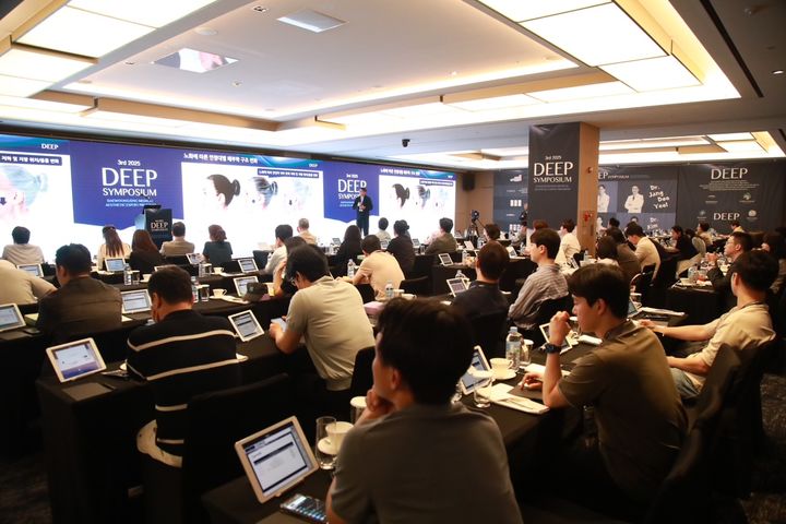 [서울=뉴시스] 딥 심포지엄 행사에서 강연이 진행되고 있다 (사진=대웅제약 제공) 2025.06.02. photo@newsis.com *재판매 및 DB 금지