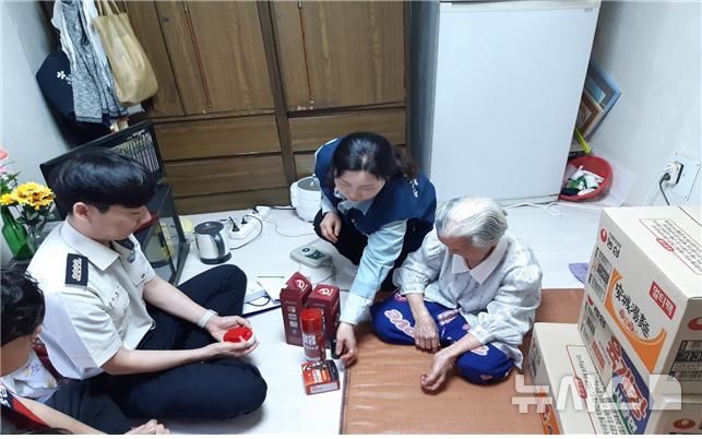 [인천=뉴시스] 정일형 기자 = 인천쪽방상담소 활동. (사진=인천시 제공)