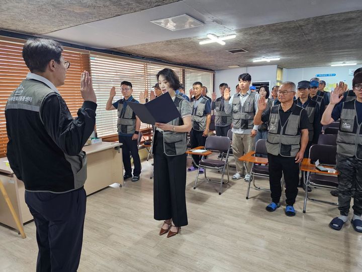 [진주=뉴시스]경남서부문화유산돌봄센터 3행3무 결의대회.(사진=문화유산돌봄센터 제공).2025.06.02.photo@newsis.com *재판매 및 DB 금지