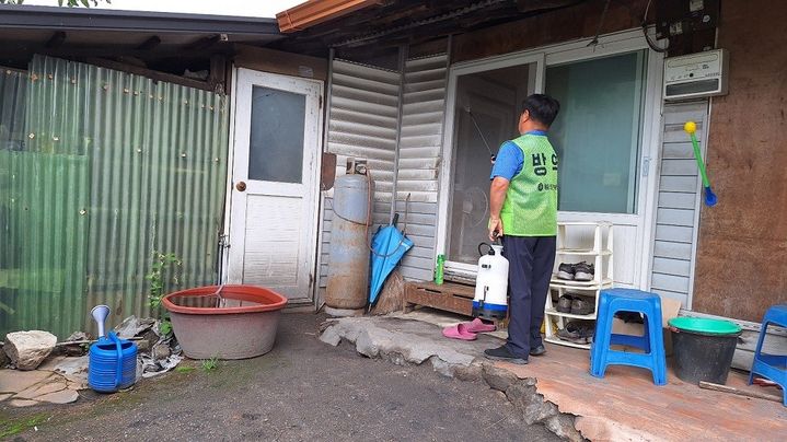 취약가구 방역소독. *재판매 및 DB 금지