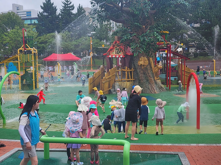 [여수=뉴시스] 여수시 성산공원 어린이 물놀이 시설. (사진=여수시 제공) 2025.06.02. photo@newsis.com&nbsp; *재판매 및 DB 금지