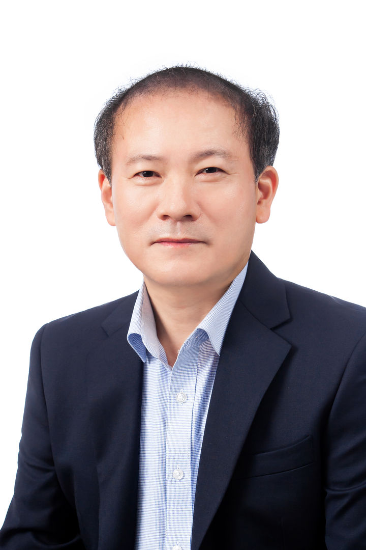 [부산=뉴시스] 제30회 바다의 날 기념식에서 과학기술훈장 웅비장은 받은 양희철 한국해양과학기술원 해양법·정책연구소장(사진=한국해양과학기술원 제공) 2025.06.02. photo@newsis.com *재판매 및 DB 금지