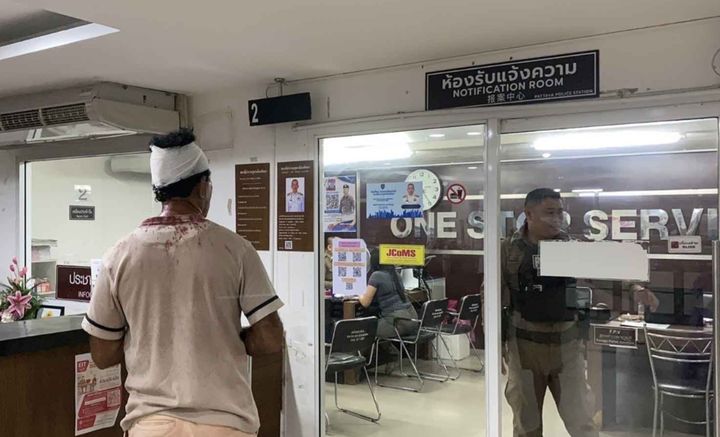 [서울=뉴시스] 태국 파타야에 관광 온 A(54)씨는 트랜스젠더 B(29·여)씨의 생물학적 여성 여부 확인을 위해 성기를 만지고 그냥 가려하자 B씨에게 하이힐로 폭행당했다. (사진=방콕포스트 캡처) 2025.06.02 *재판매 및 DB 금지