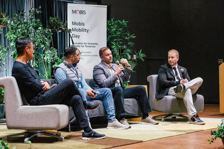 [서울=뉴시스] 현대모비스가 미국 디트로이트에서 개최한 ‘모비스 모빌리티 데이’에서 글로벌 스타트업, 완성차, 학계, 투자자들과 신기술과 미래 모빌리티 트렌드를 공유했다. (사진=현대모비스 제공) photo@newsis.com *재판매 및 DB 금지