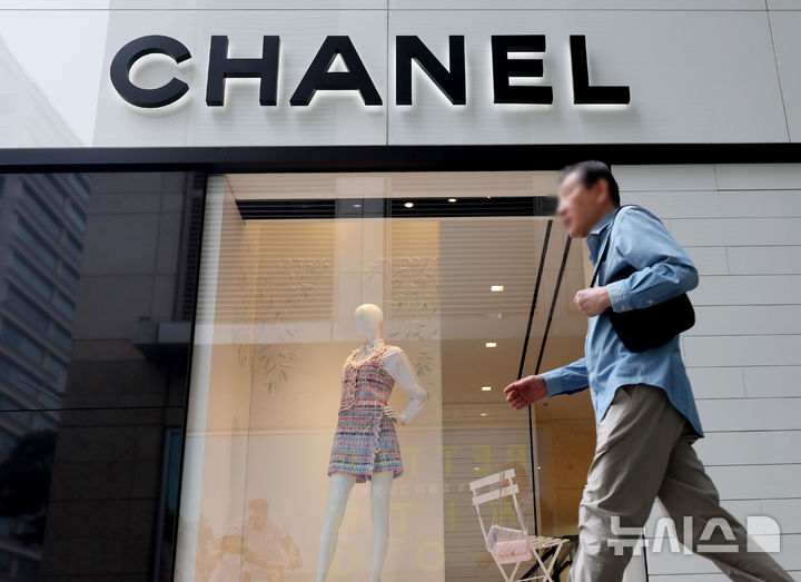 [서울=뉴시스] 김진아 기자 =서울 시내 한 샤넬 매장. 2025.06.02. bluesoda@newsis.com