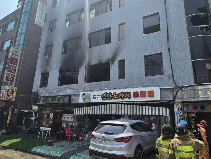 3일 서울 중구 신당동 봉제공장에서 방화로 추정되는 화재가 발생해 사상자 5명이 발생했다. 완진 후 건물 전경. *재판매 및 DB 금지