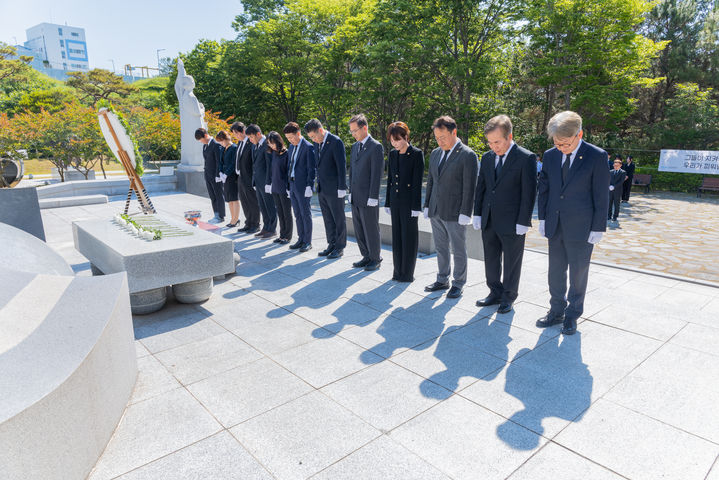[진주=뉴시스]경상국립대, 제70회 현충일 추념식.(사진=경상국립대 제공).2025.06.04.photo@newsis.com *재판매 및 DB 금지