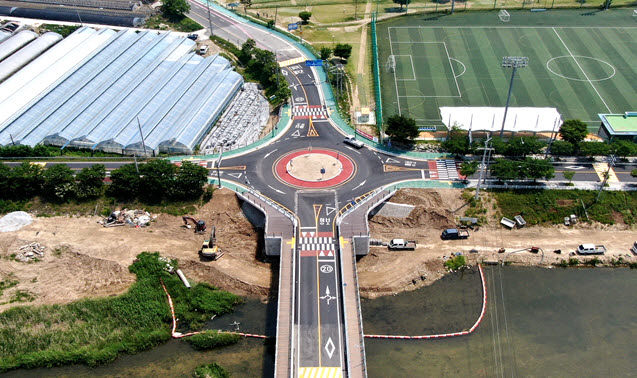 [거창=뉴시스] 거창군 아월교 회전교차로 준공 (사진=거창군 제공) 2025. 06. 04. photo@newsis.com *재판매 및 DB 금지