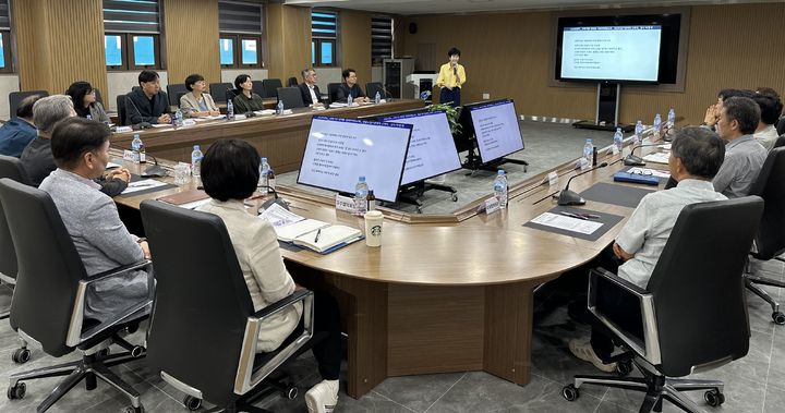 [거창=뉴시스] 거창대학 고위직 대상 폭력예방교육 (사진=거창군 제공) 2025. 06. 04. photo@newsis.com *재판매 및 DB 금지