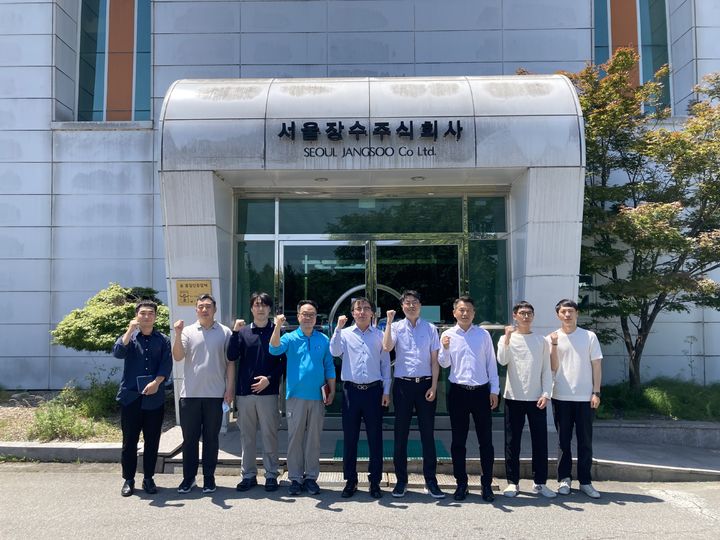 [서울=뉴시스] 한국식품안전관리인증원(해썹인증원)과 식품의약품안전처는 중소식품기업의 수출시장 진출과 경쟁력 강화를 위해 ‘식품안전담보사업’을 본격적으로 추진한다고 4일 밝혔다 (사진=해썹인증원 제공) 2025.06.04. photo@newsis.com *재판매 및 DB 금지