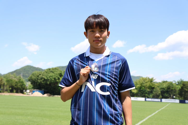 [서울=뉴시스] 프로축구 K리그2 서울 이랜드 FC에 입단한 배서준. (사진=서울 이랜드 FC 제공) *재판매 및 DB 금지