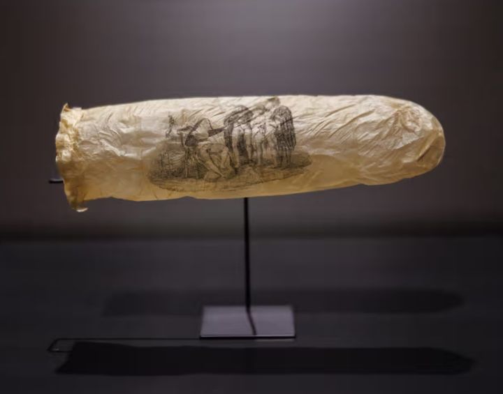 [서울=뉴시스] 네덜란드 라이크스미술관에서 약 200년된 콘돔이 전시됐다. (사진=가디언 캡처) 2025.06.04 *재판매 및 DB 금지