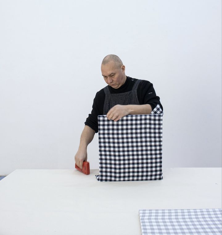 작업중인 니콜라 샤르동 *재판매 및 DB 금지