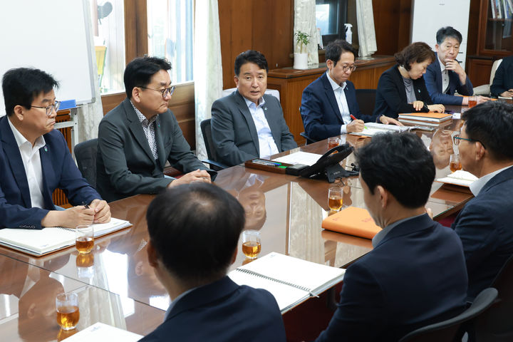 충북도 실국장 회의 주재하는 김영환 지사. (사진=충북도 제공) *재판매 및 DB 금지