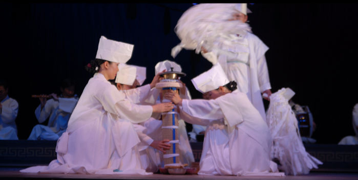 6일 현충일 오후 4시부터는 진도씻김굿 보존회원 및 외부 연주단이 추모와 정화의 의례로 진도씻김굿 전 과정을 보여준다. (사진=국립국악원 제공) *재판매 및 DB 금지