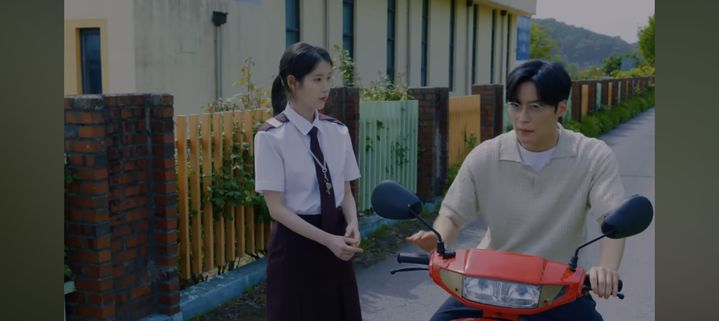 [서울=뉴시스] 아이유 '네버 엔딩 스토리' 뮤직비디오. (사진 = 유튜브 캡처) 2025.06.05. photo@newsis.com *재판매 및 DB 금지