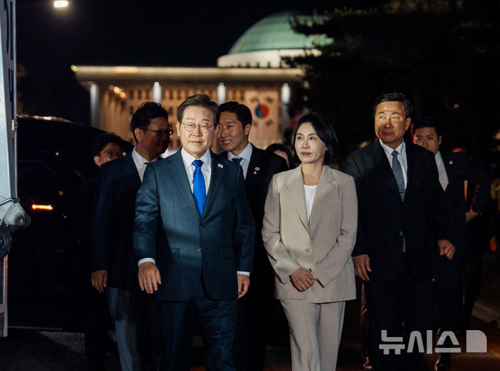 이재명 정부, 금융개혁 카드 꺼내 들다! 은행 공적 역할 강화 및 금융범죄 근절 의지 과시