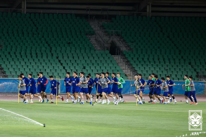 [서울=뉴시스] 2026 FIFA 북중미 월드컵 3차 예선 이라크와의 경기를 앞둔 축구대표팀이 3일(현지 시간) 이라크 바스라 알 파이하 스타디움에서 훈련을 하고 있다. (사진=대한축구협회 제공) 2025.06.04. photo@newsis.com *재판매 및 DB 금지