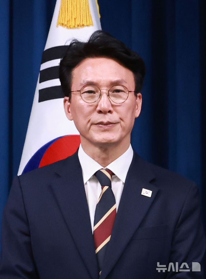 [서울=뉴시스] 고범준 기자 = 이재명 대통령이 4일 서울 용산 대통령실 청사에서 새 정부 첫 인사 발표를 했다. 사진은 김민석 국무총리 후보자. (대통령실통신사진기자단) 2025.06.04. bjko@newsis.com