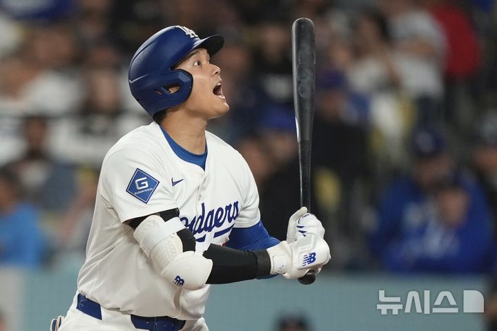 [로스앤젤레스=AP/뉴시스] 5일(한국 시간) 미국 캘리포니아주 로스앤젤레스의 다저스타디움에서 벌어진 2025 MLB 뉴욕 메츠와의 경기에 1번 지명타자로 선발 출전한 오타니 쇼헤이(LA 다저스). 2025.06.05.