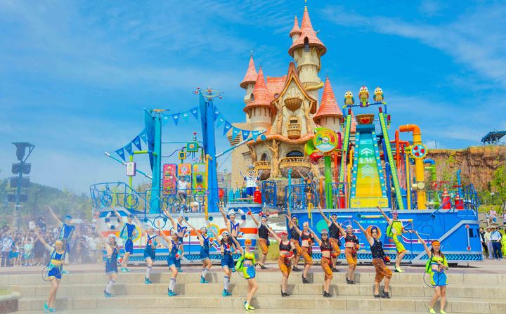 [부산=뉴시스] 롯데월드 부산 여름 시즌 공연 '쿨링 퍼레이드' (사진=롯데월드 어드벤처 부산 제공) 2025.06.05. photo@newsis.com *재판매 및 DB 금지