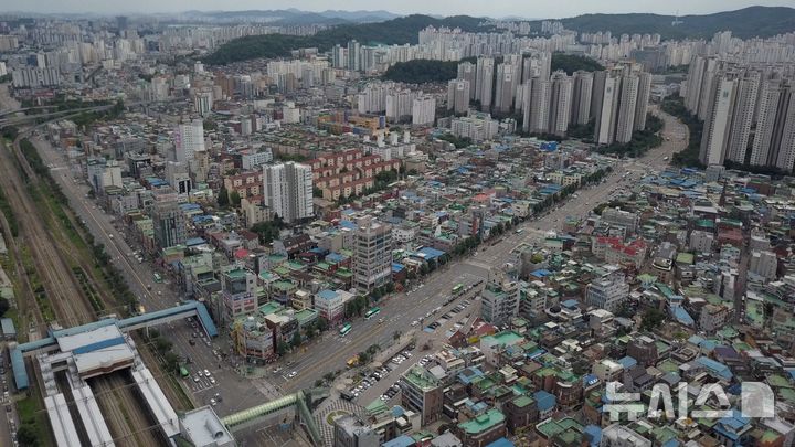 [군포=뉴시스] 재개발을 추진하는 금정역 일원 전경. (사진=군포시 제공). 2025.06.05.photo@newsis.com