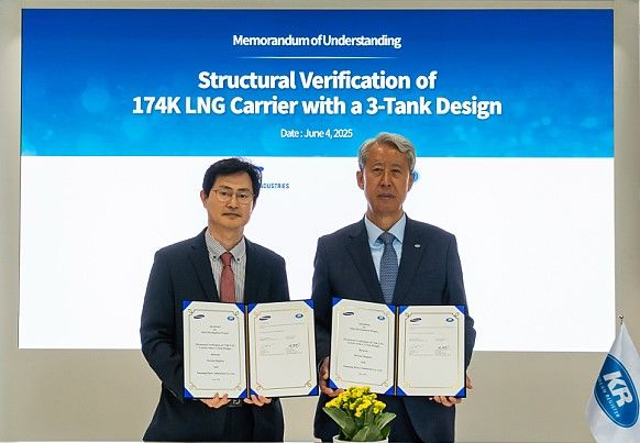 [부산=뉴시스] 한국선급(KR)은 노르웨이 오슬로에서 열리고 있는 '노르쉬핑 2025'(Nor-Shipping 2025)에서 삼성중공업과 3기 화물탱크 적용 174K LNG 운반선 개발에 관한 업무협약(MOU)을 체결했다고 5일 밝혔다. (사진=KR 제공) 2025.06.05. photo@newsis.com *재판매 및 DB 금지