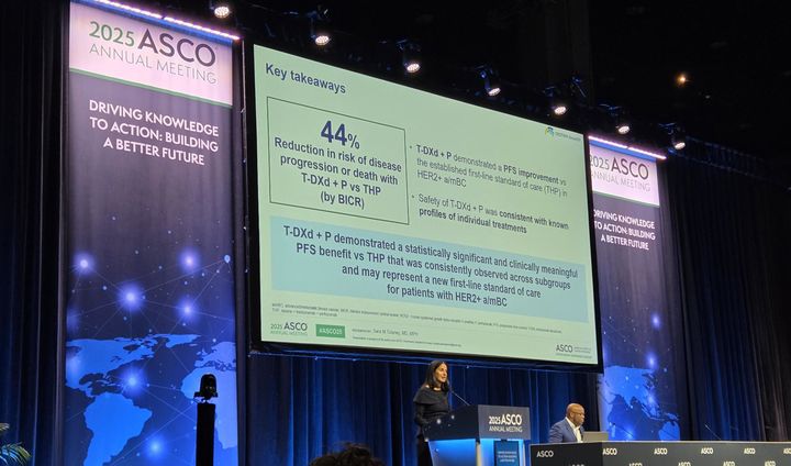 [서울=뉴시스] 2025 ASCO에서 엔허투 DESTINY-Breast09 임상 연구가 발표되고 있다. (사진=한국아스트라제네카 제공) 2025.06.05. photo@newsis.com&nbsp; *재판매 및 DB 금지